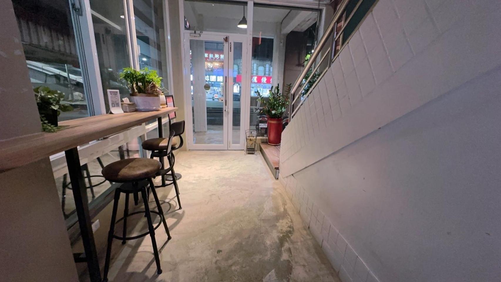 Like Hostel & Bar Lounge 高雄 外观 照片